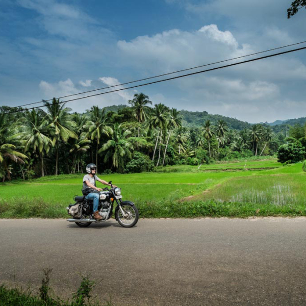 Motorradreisen Sri Lanka Colombo Garage Fahrer